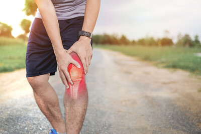 Chiropractic care for knee pain at Core Chiropractic in Waukee, IA – effective treatment for joint discomfort, overuse injuries, and knee mobility issues