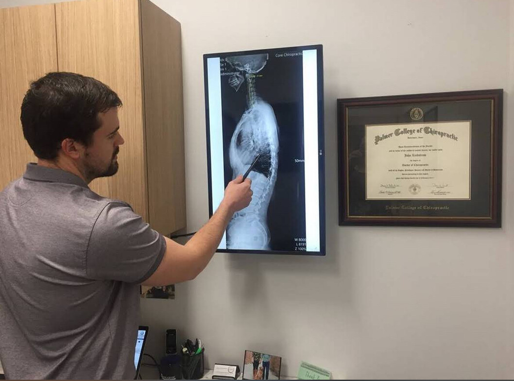 Chiropractor near me in Waukee providing personalized consultation